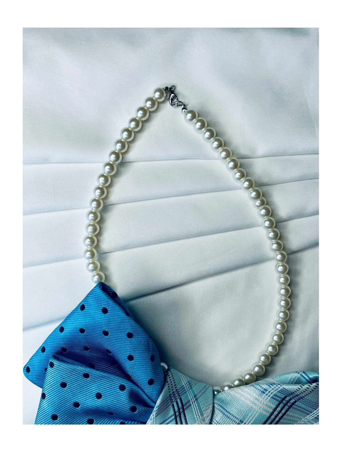 Närbild av halsband för handgjord slipsrosett