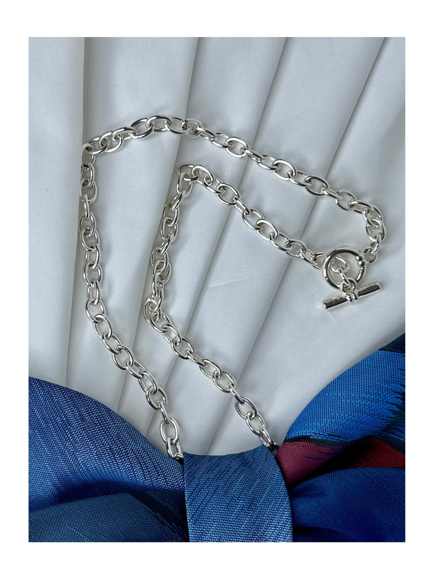 Närbild av halsband för handgjord slipsrosett