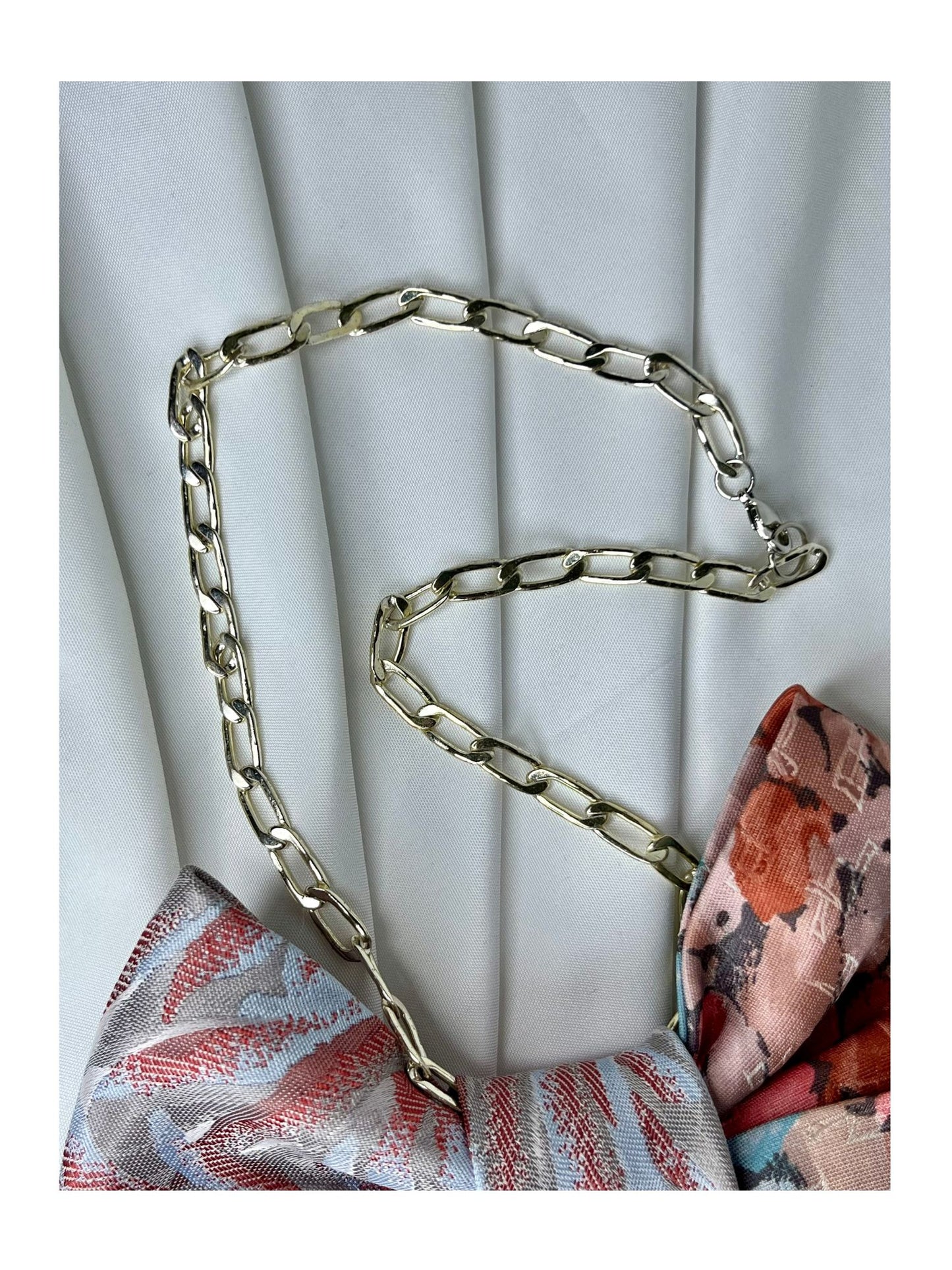 Närbild av halsband för handgjord slipsrosett