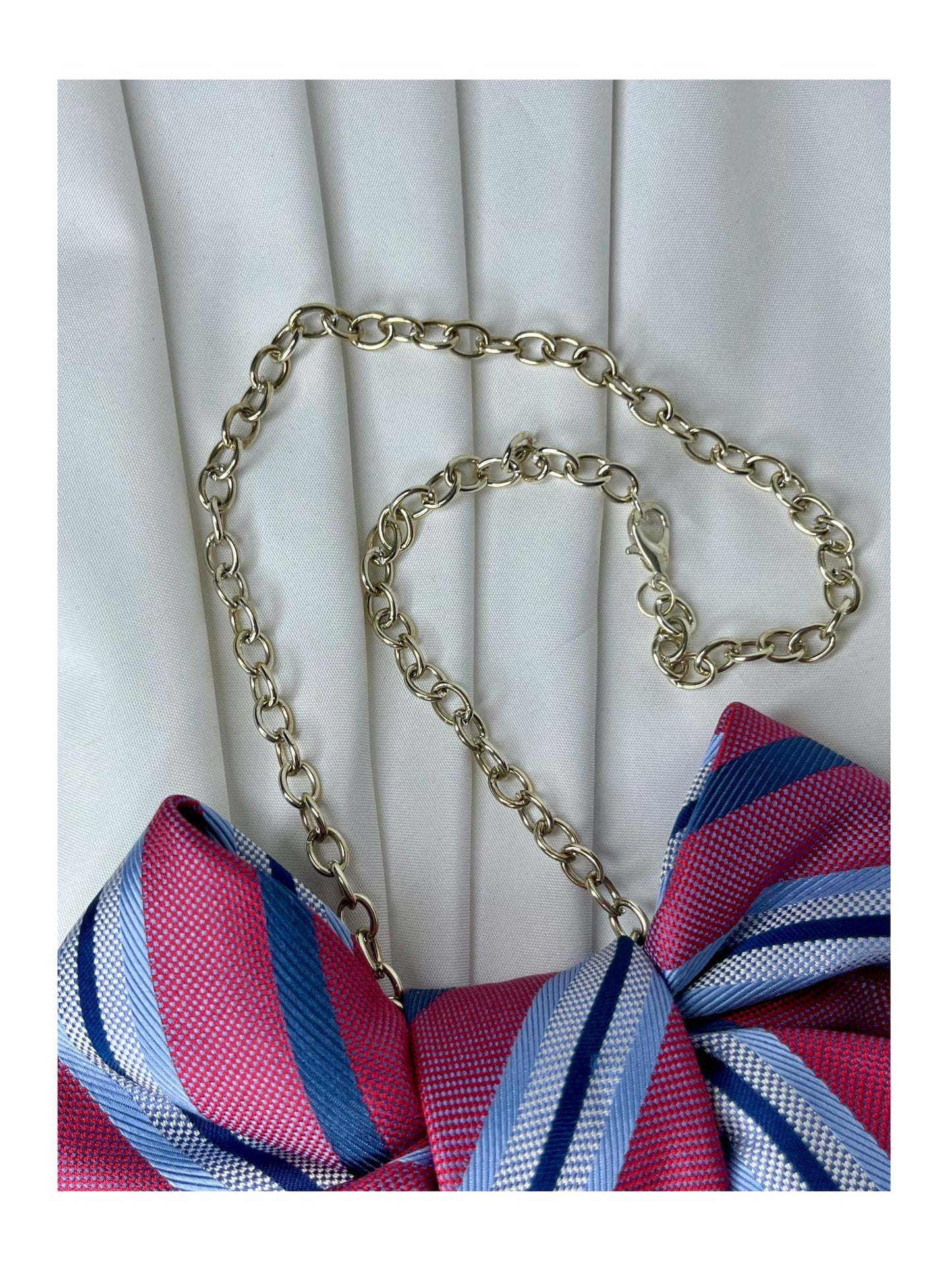 Närbild av halsband för handgjord slipsrosett