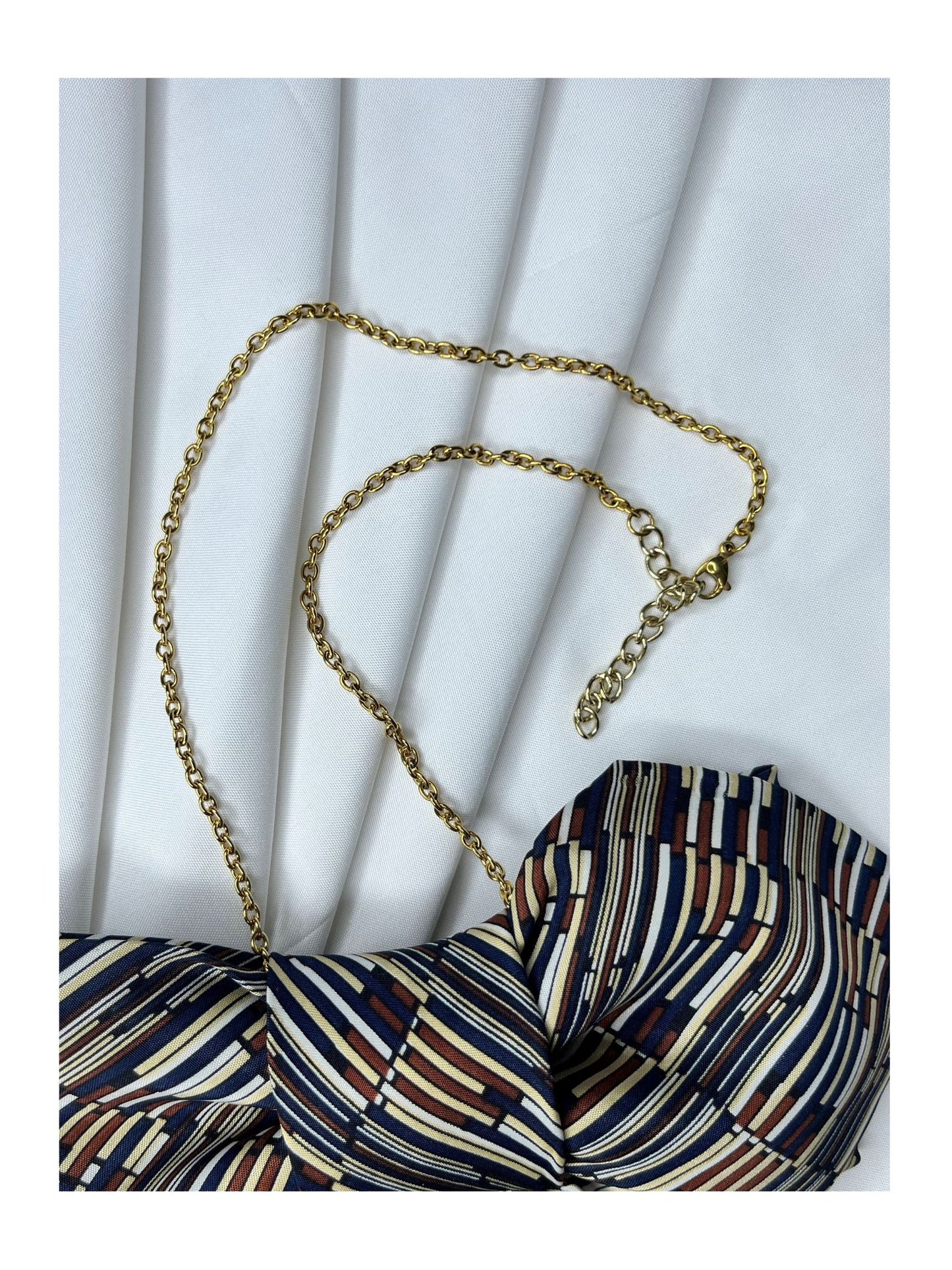 Närbild av halsband för handgjord slipsrosett