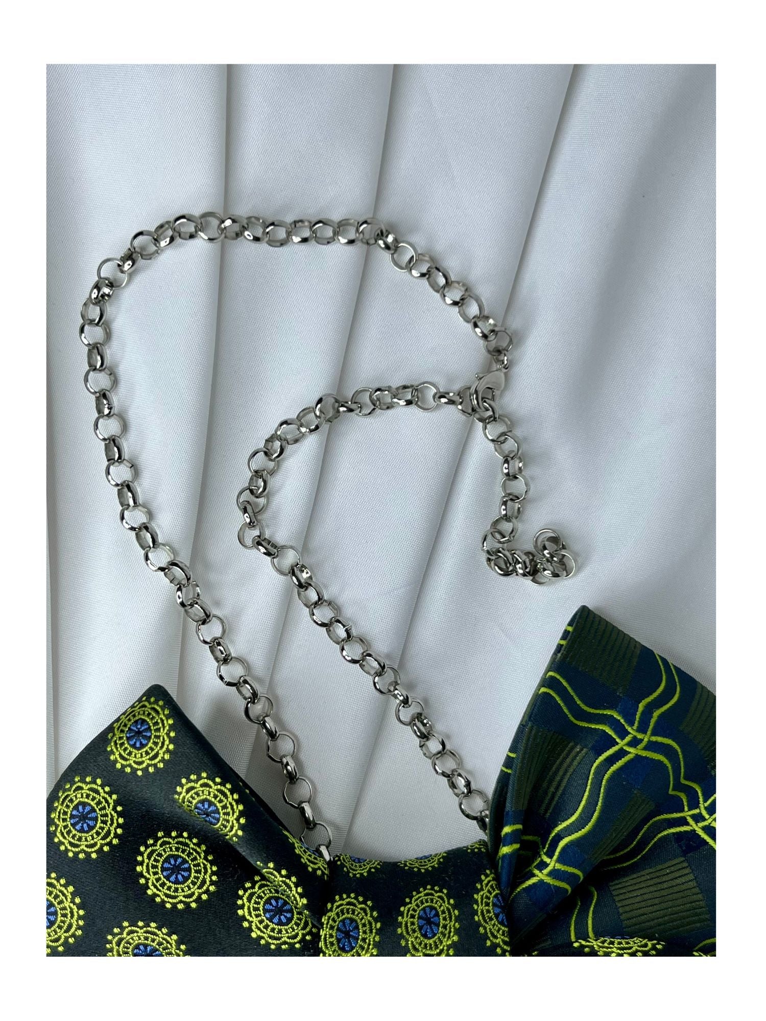 Närbild av halsband för handgjord slipsrosett