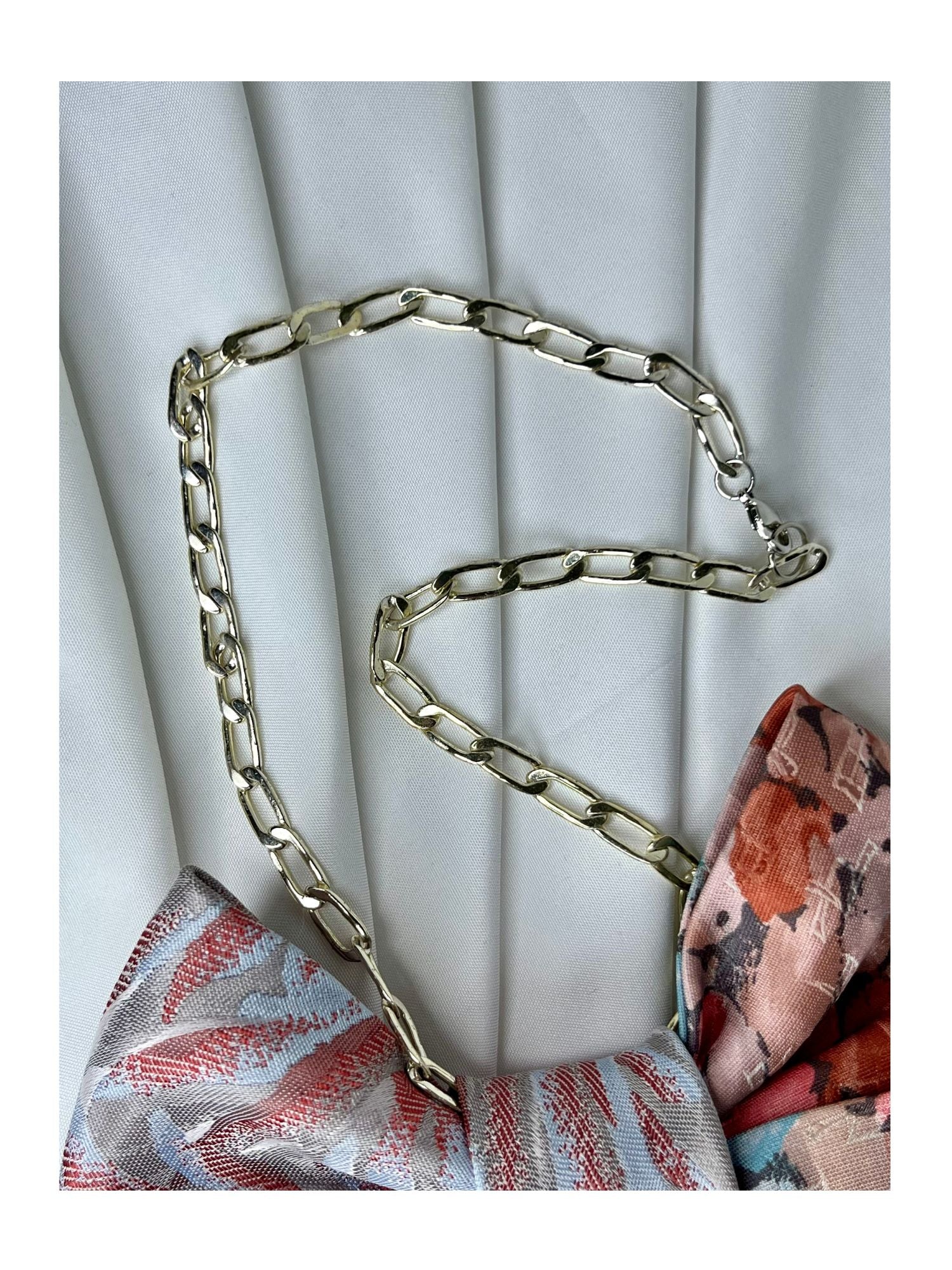 Närbild av halsband för handgjord slipsrosett
