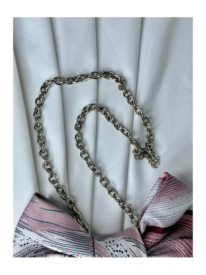 Närbild av halsband för handgjord slipsrosett