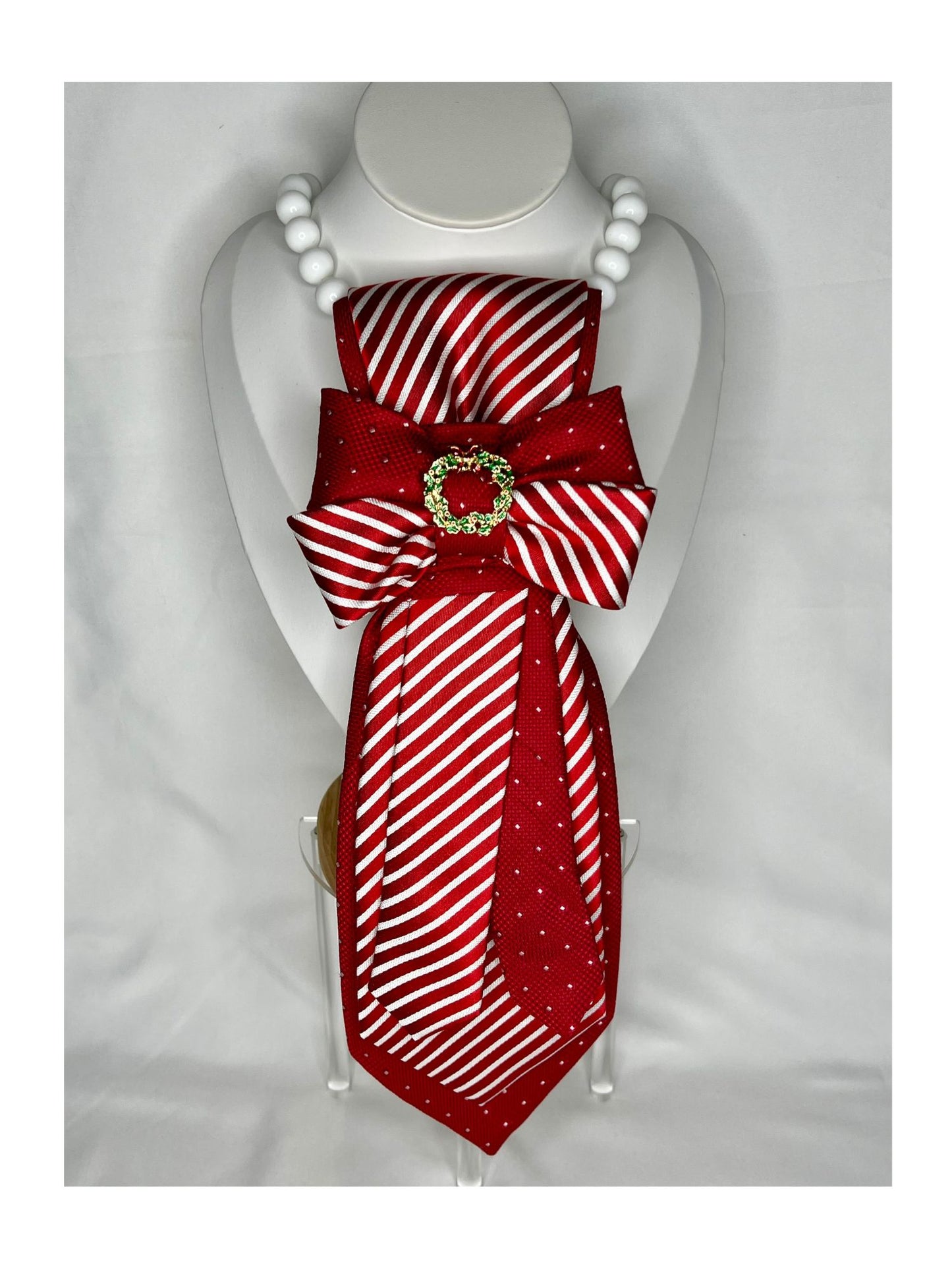 Handgjord slipsrosett i klassiskt rött och vitt