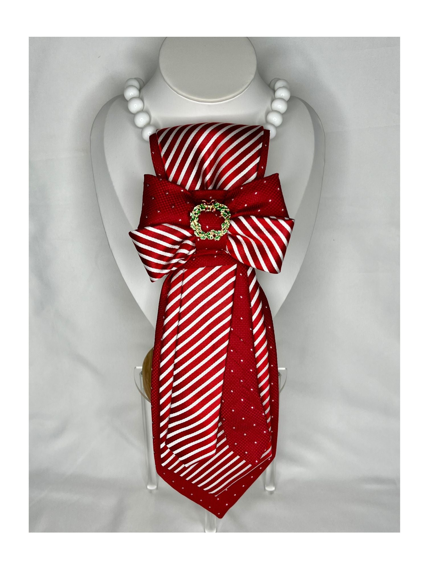 Handgjord slipsrosett i klassiskt rött och vitt