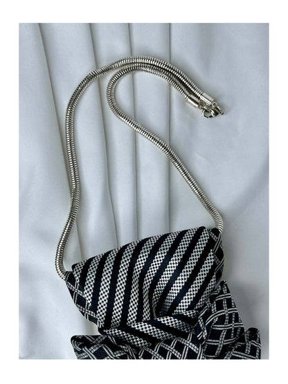 Närbild av halsband för handgjord slipsrosett
